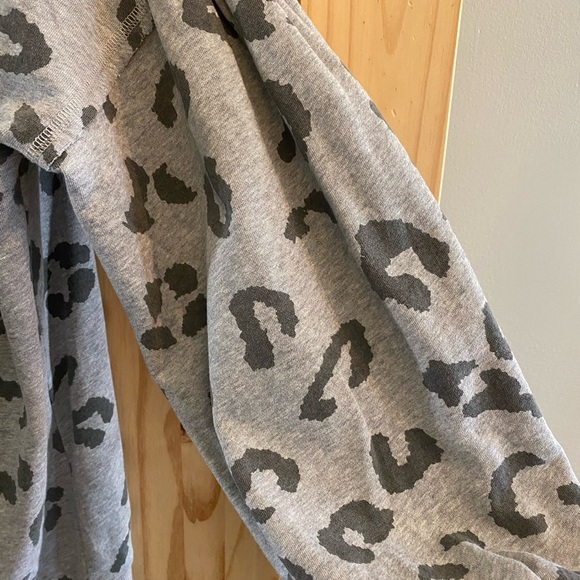 Easel Leopard Print Oversized Sweatshirt Gray Boho Balloon Sleeve Top - Picture 6 of 9